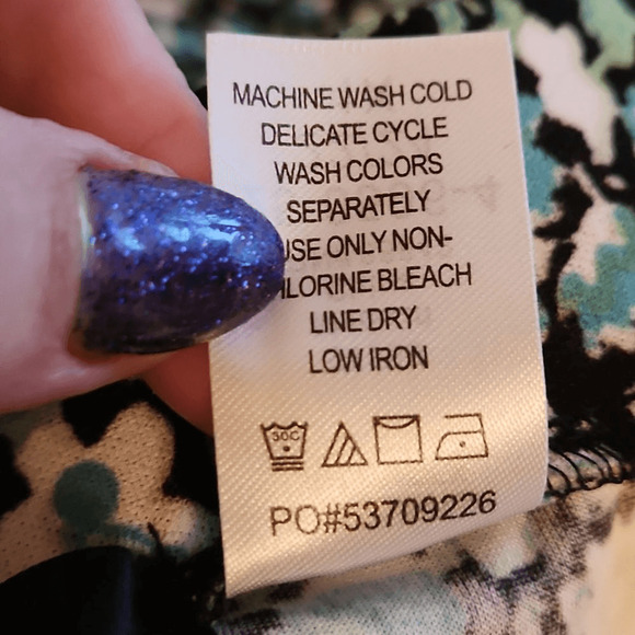 Ellos Green and White Abstract Floral on Black Pull On Skirt 1X (22/24) #3032 - Picture 6 of 6